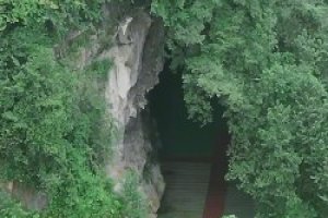 冬暖夏凉 这是一个被央视点名的贵州天然山洞篮球场